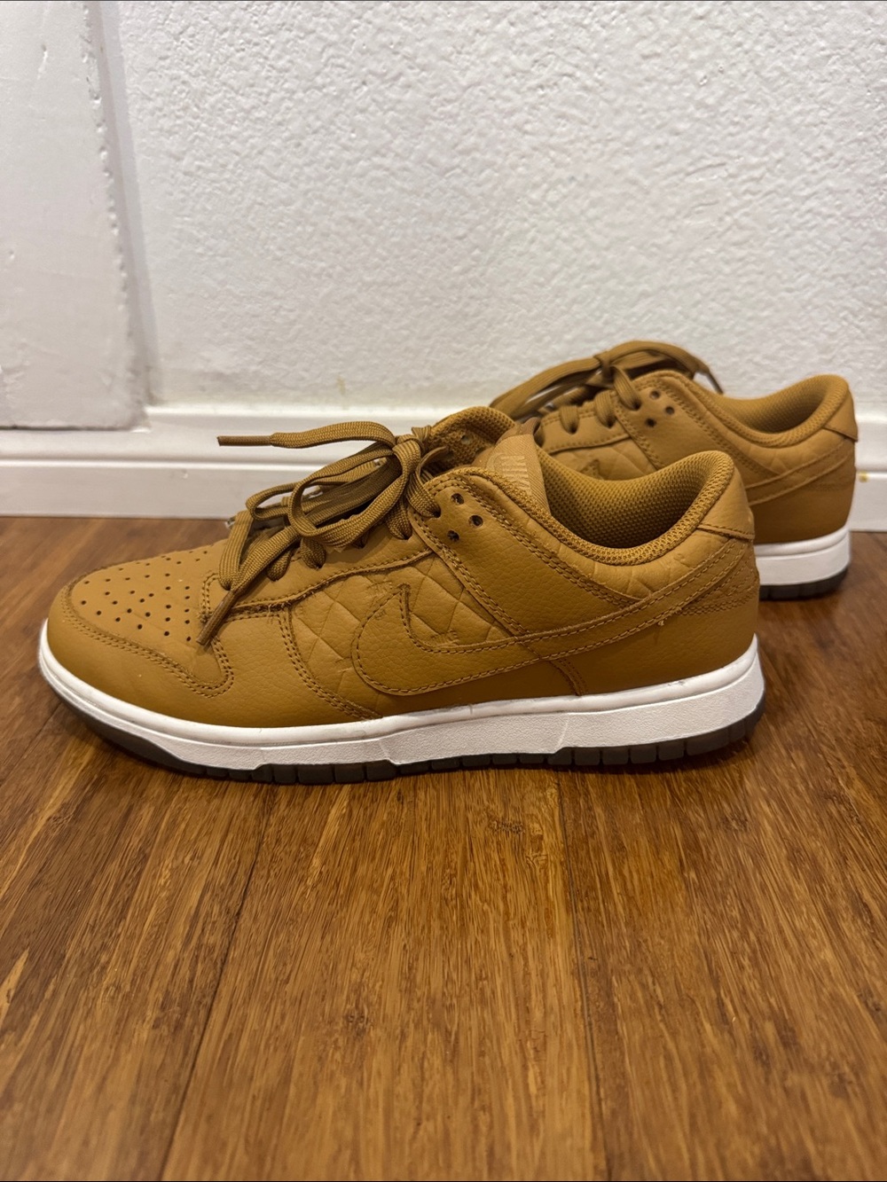 Nike Low-Top Dunks